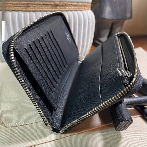 Louis Vuitton Damier Graphite Vertical Zippy Wallet - Picture 12 of 16